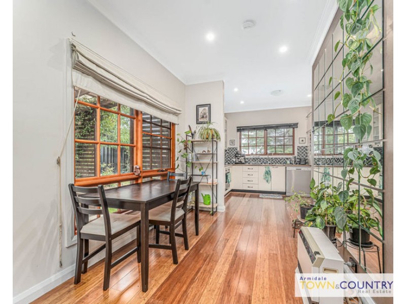 27 Laurence Avenue, Armidale NSW 2350