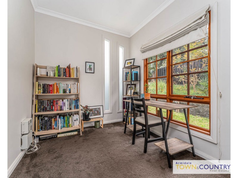 27 Laurence Avenue, Armidale NSW 2350