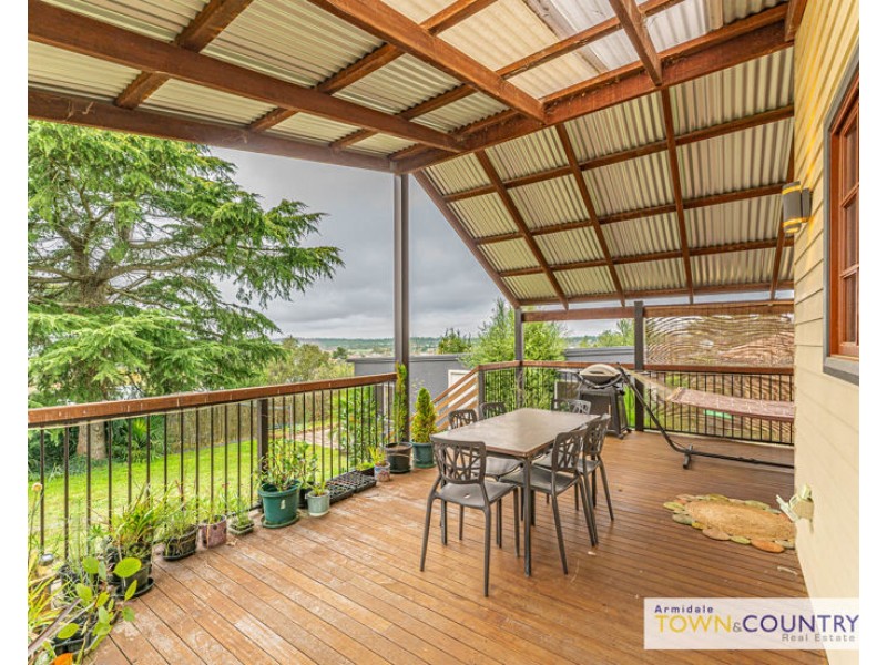 27 Laurence Avenue, Armidale NSW 2350