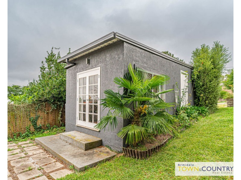 27 Laurence Avenue, Armidale NSW 2350