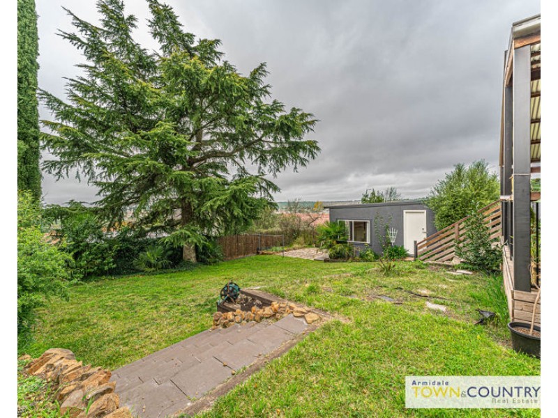 27 Laurence Avenue, Armidale NSW 2350