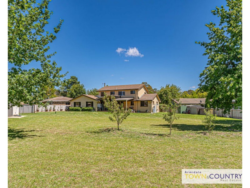 13 Hawthorne Close, Armidale NSW 2350