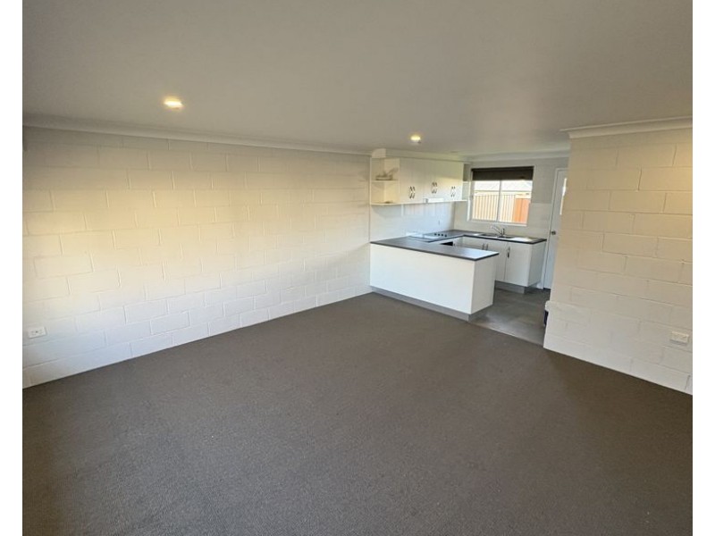 1/3 Wigan Ave, Armidale NSW 2350