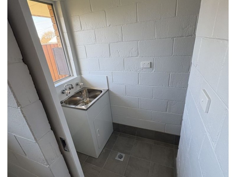 1/3 Wigan Ave, Armidale NSW 2350