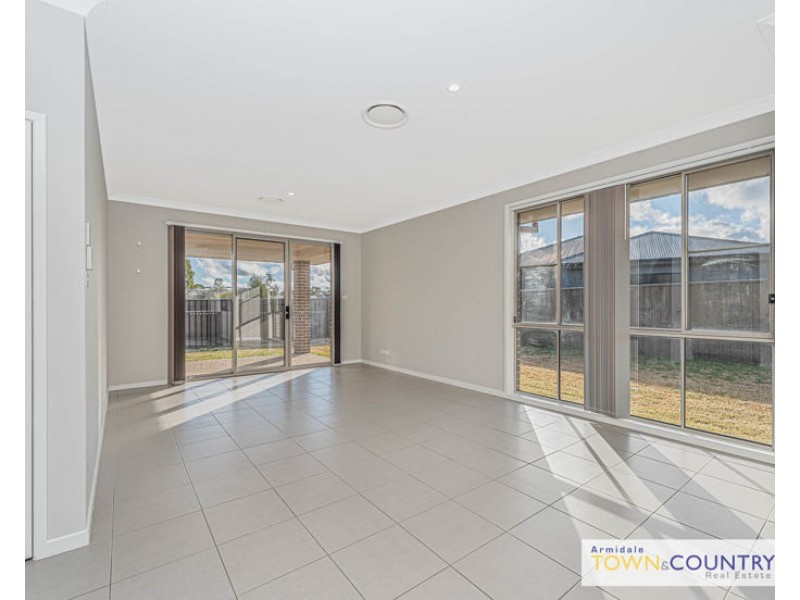 30 Holmfield Drive, Armidale NSW 2350