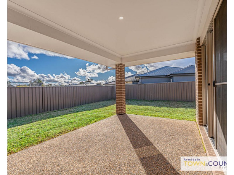 30 Holmfield Drive, Armidale NSW 2350
