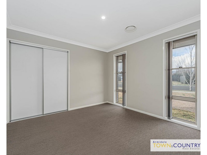 30 Holmfield Drive, Armidale NSW 2350