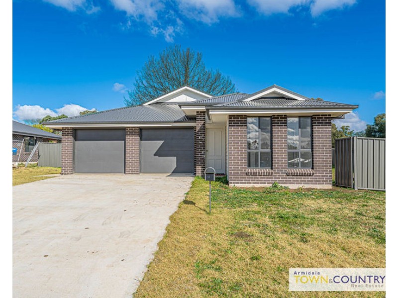 1/2 Frizell Crescent, Armidale NSW 2350