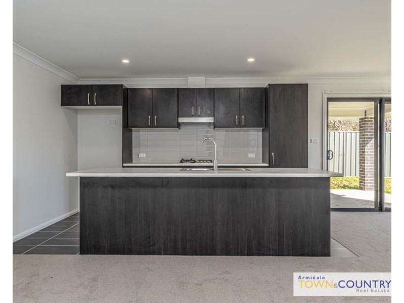 1/2 Frizell Crescent, Armidale NSW 2350