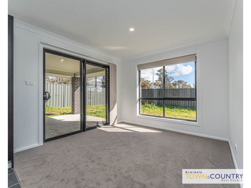 1/2 Frizell Crescent, Armidale NSW 2350