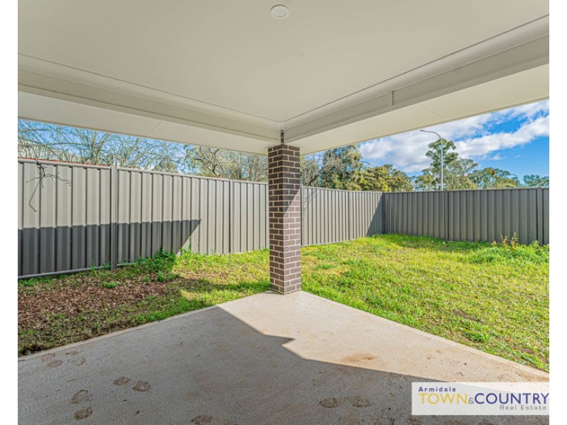1/2 Frizell Crescent, Armidale NSW 2350