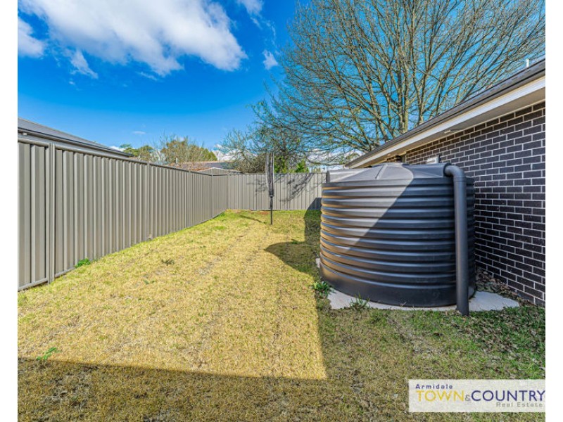 1/2 Frizell Crescent, Armidale NSW 2350