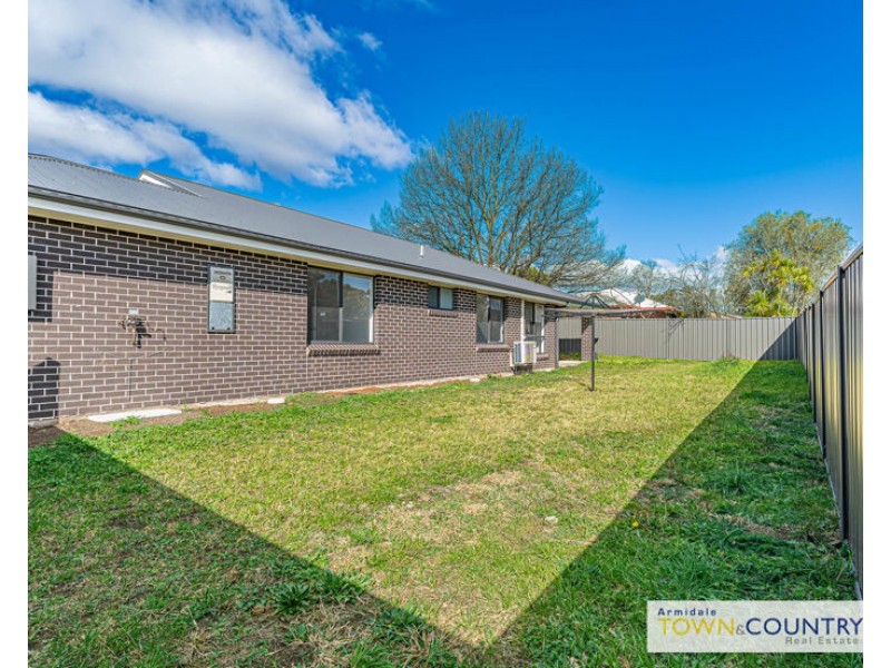 1/2 Frizell Crescent, Armidale NSW 2350
