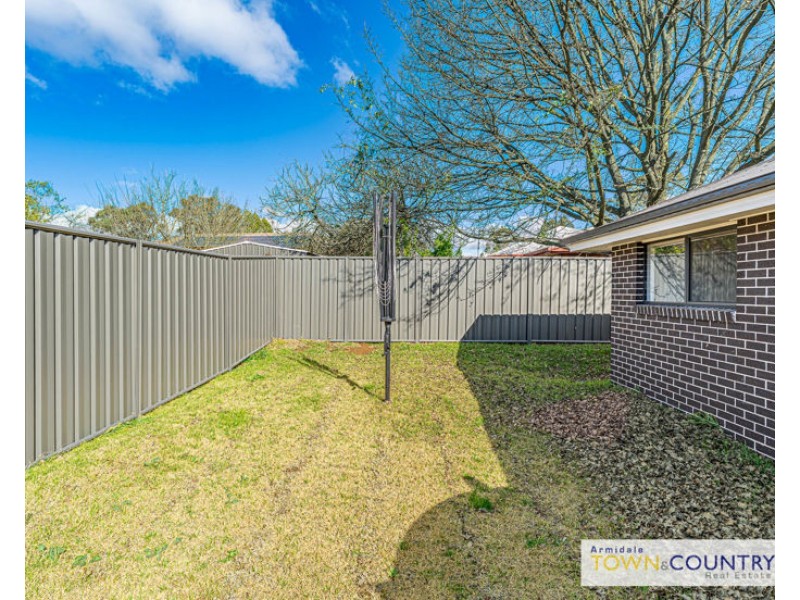 1/2 Frizell Crescent, Armidale NSW 2350
