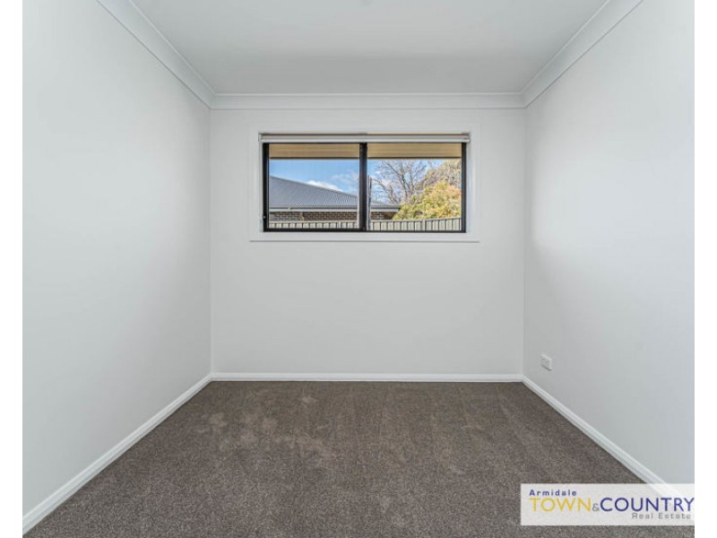 2/2 Frizell Crescent, Armidale NSW 2350
