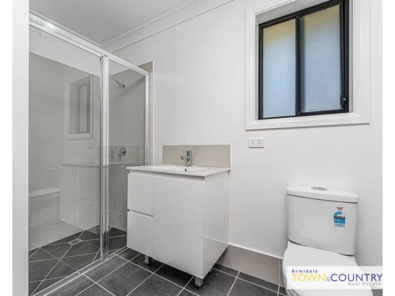 2/2 Frizell Crescent, Armidale NSW 2350