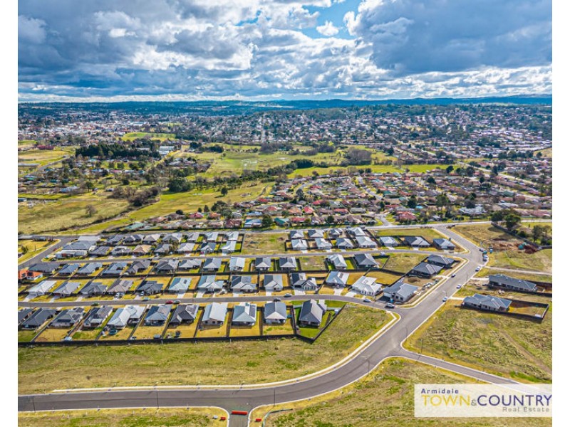 23 Honeysuckle Drive, Armidale NSW 2350