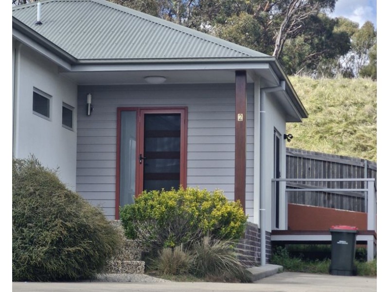 2/11 Birch Cres, Armidale NSW 2350