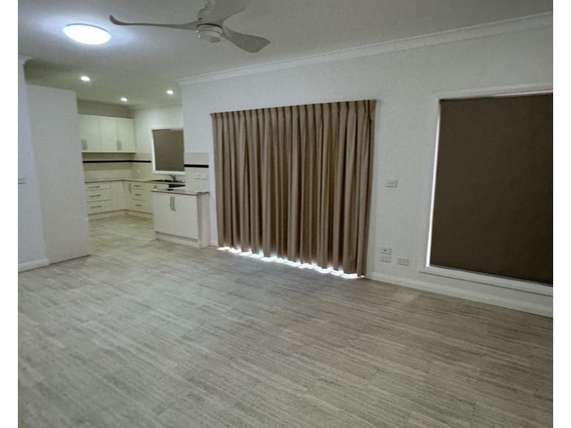 2/11 Birch Cres, Armidale NSW 2350