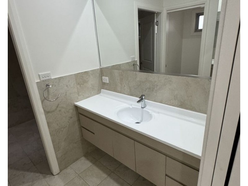 2/11 Birch Cres, Armidale NSW 2350