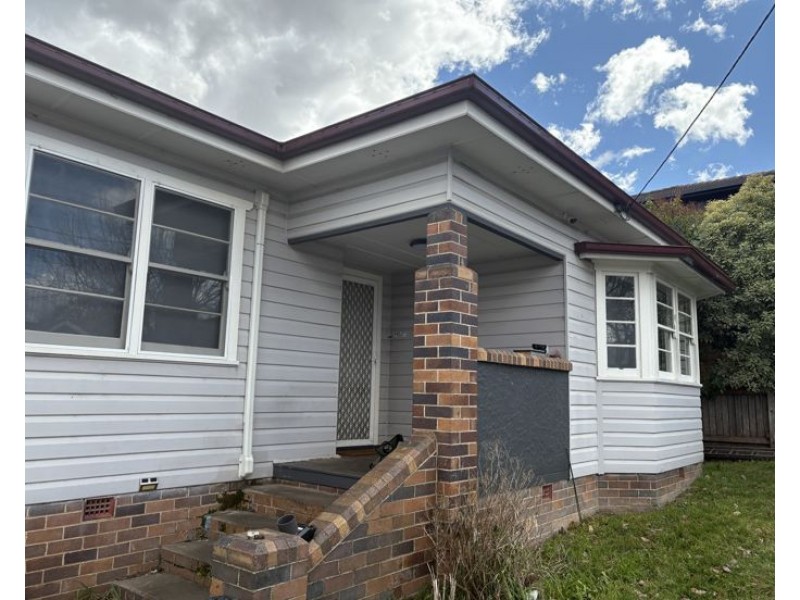 24 Marsh St, Armidale NSW 2350