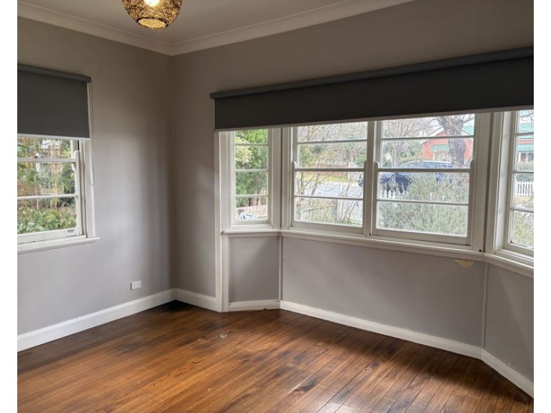 24 Marsh St, Armidale NSW 2350