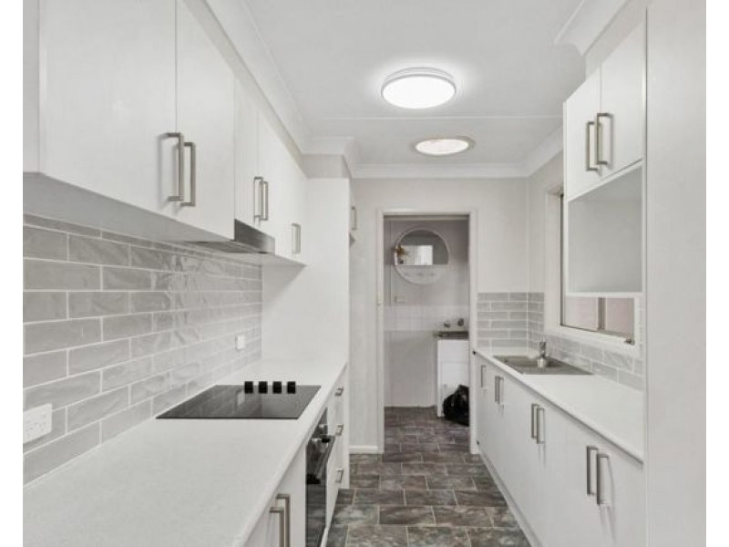 9 Church Ave, Uralla NSW 2358