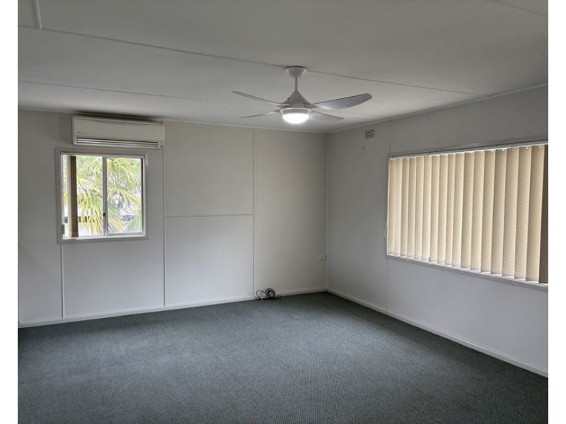 9 Church Ave, Uralla NSW 2358