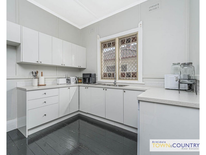 121 Taylor Street, Armidale NSW 2350