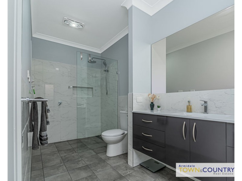 13 Willow Way, Armidale NSW 2350