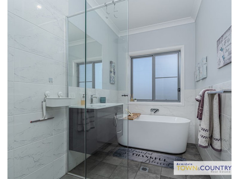 13 Willow Way, Armidale NSW 2350