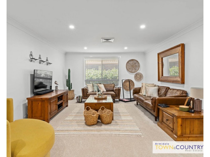 8 Braebank Avenue, Armidale NSW 2350