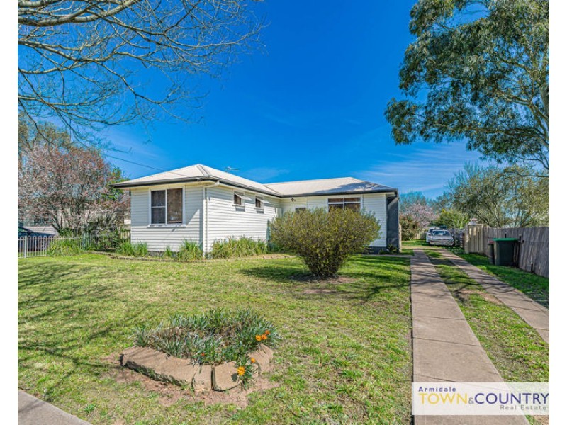 166 Canambe Street, Armidale NSW 2350