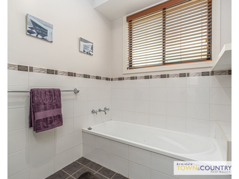 25 Norris Drive, Armidale NSW 2350