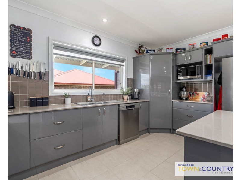 12 Hardinge Street, Guyra NSW 2365
