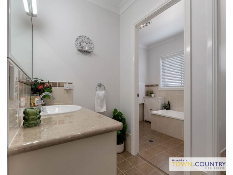 12 Hardinge Street, Guyra NSW 2365