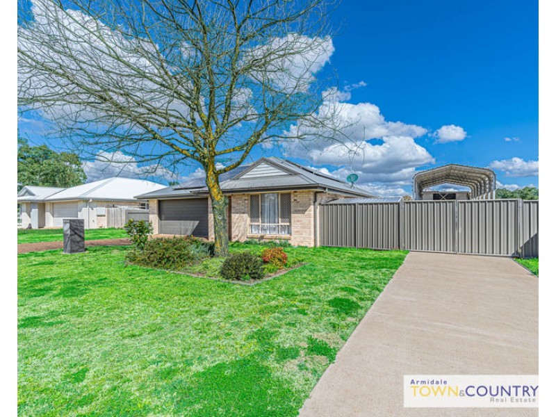 16 Claret Ash Drive, Guyra NSW 2365