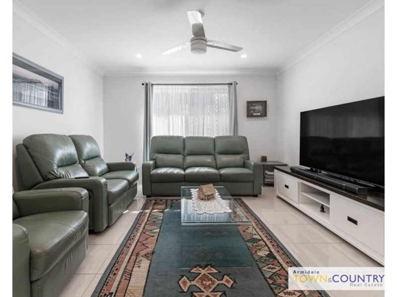 16 Claret Ash Drive, Guyra NSW 2365