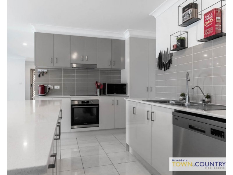 16 Claret Ash Drive, Guyra NSW 2365
