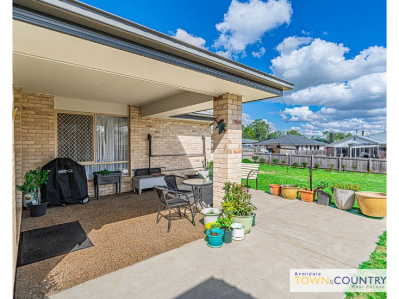 16 Claret Ash Drive, Guyra NSW 2365