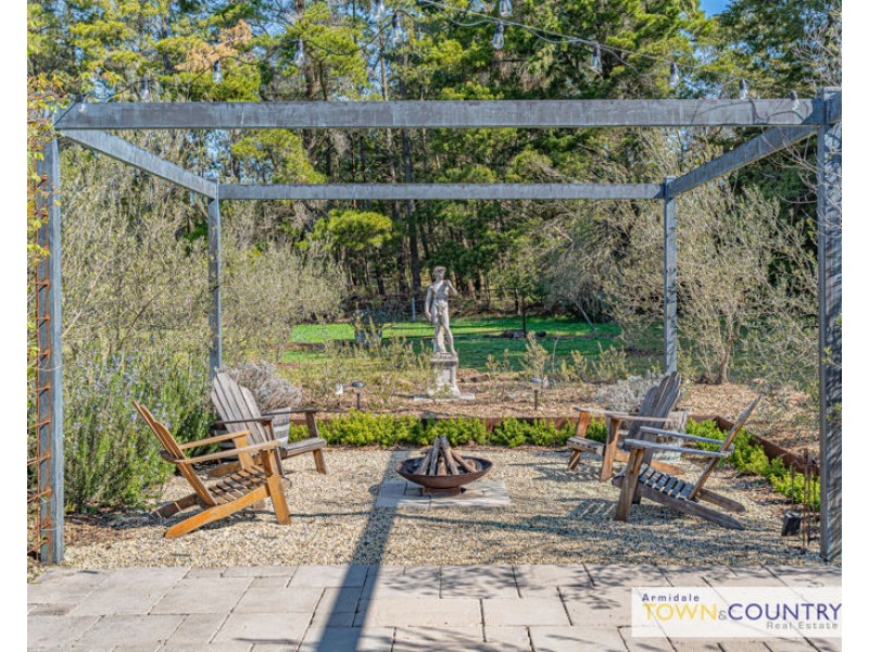 33 Yellowbox Drive, Armidale NSW 2350