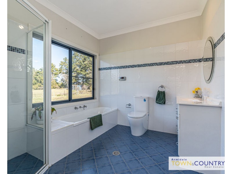 33 Yellowbox Drive, Armidale NSW 2350