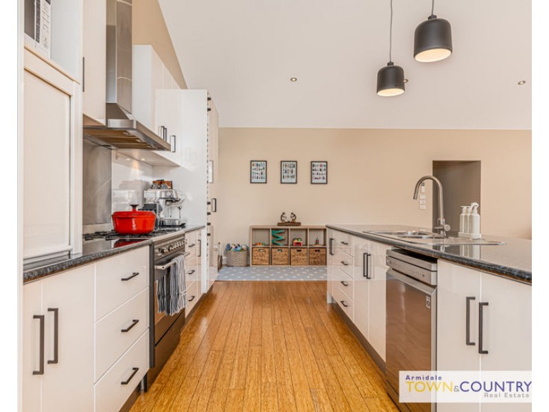 33 Yellowbox Drive, Armidale NSW 2350