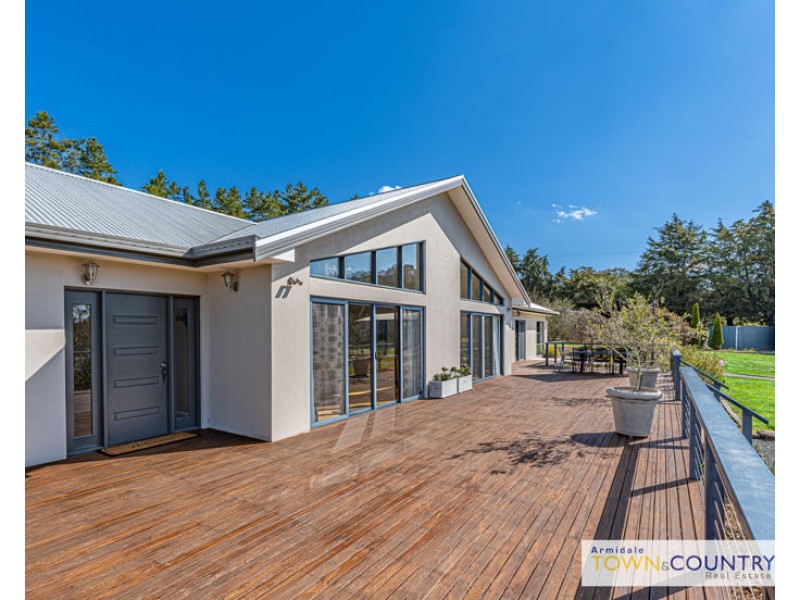 33 Yellowbox Drive, Armidale NSW 2350