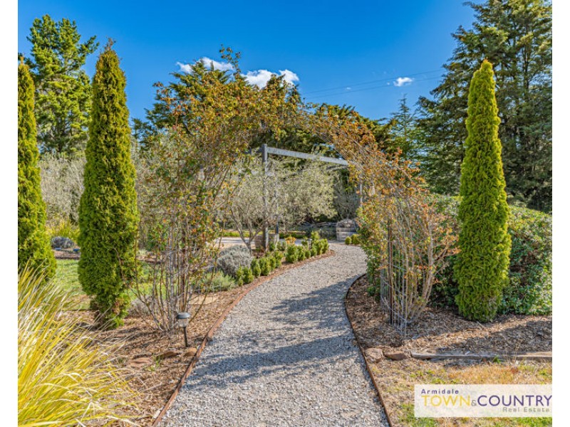 33 Yellowbox Drive, Armidale NSW 2350