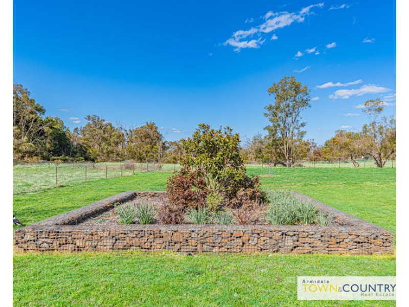 33 Yellowbox Drive, Armidale NSW 2350