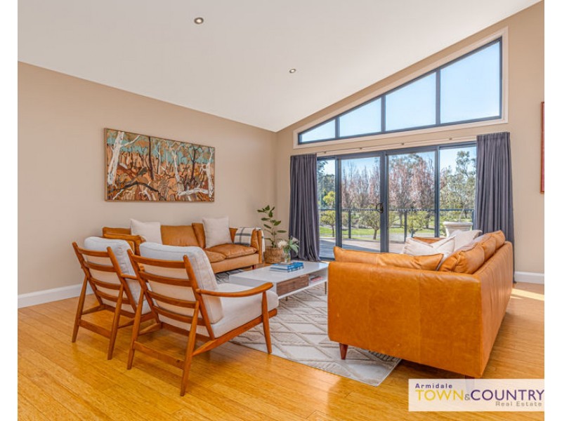 33 Yellowbox Drive, Armidale NSW 2350