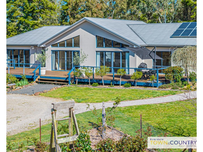 33 Yellowbox Drive, Armidale NSW 2350