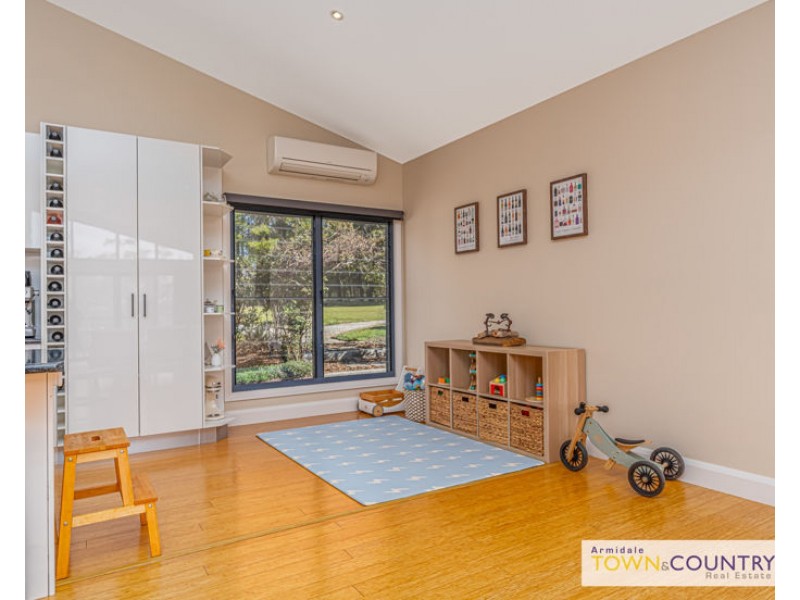 33 Yellowbox Drive, Armidale NSW 2350