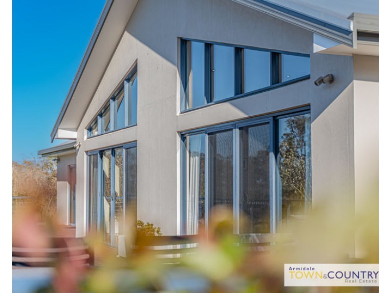 33 Yellowbox Drive, Armidale NSW 2350